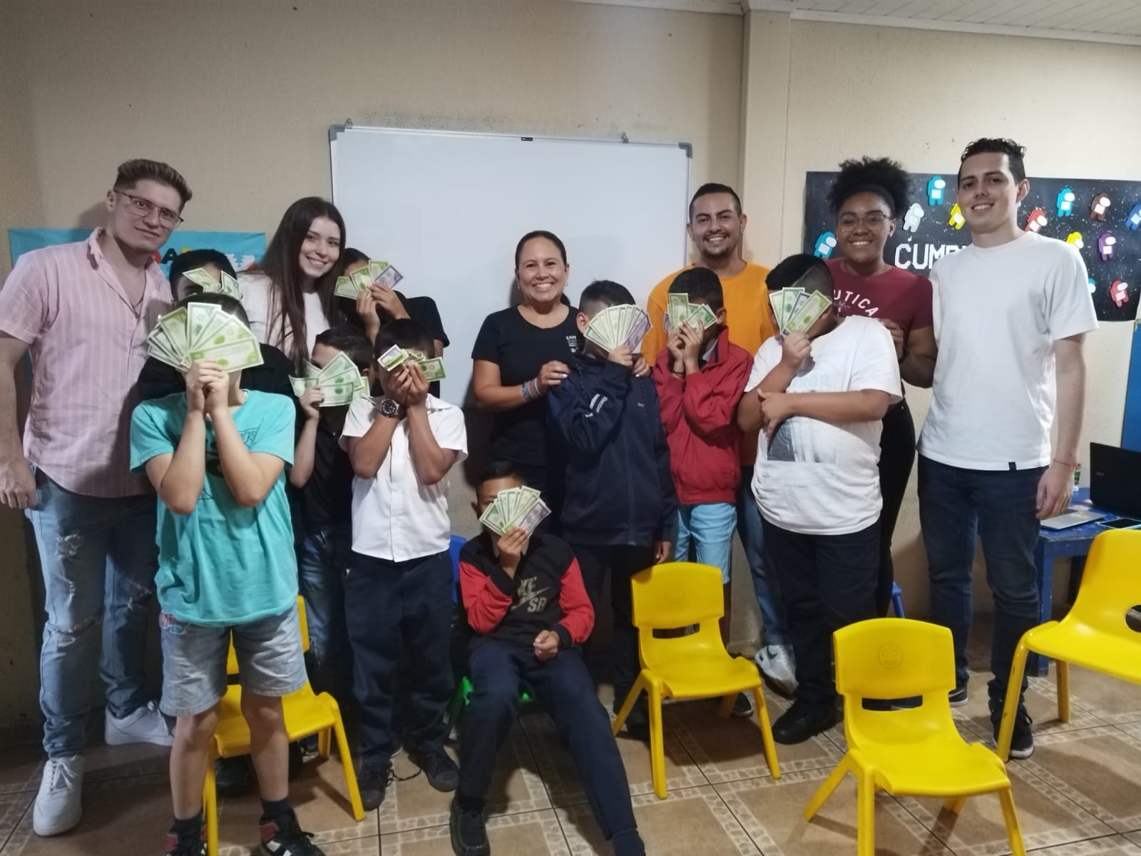 Trabajo con estudiantes de primaria.